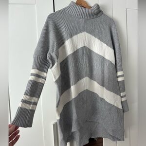 Gray and White Women's Oversized Tunic Turtleneck Sweater